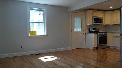 3rd image of 11 Lovett St