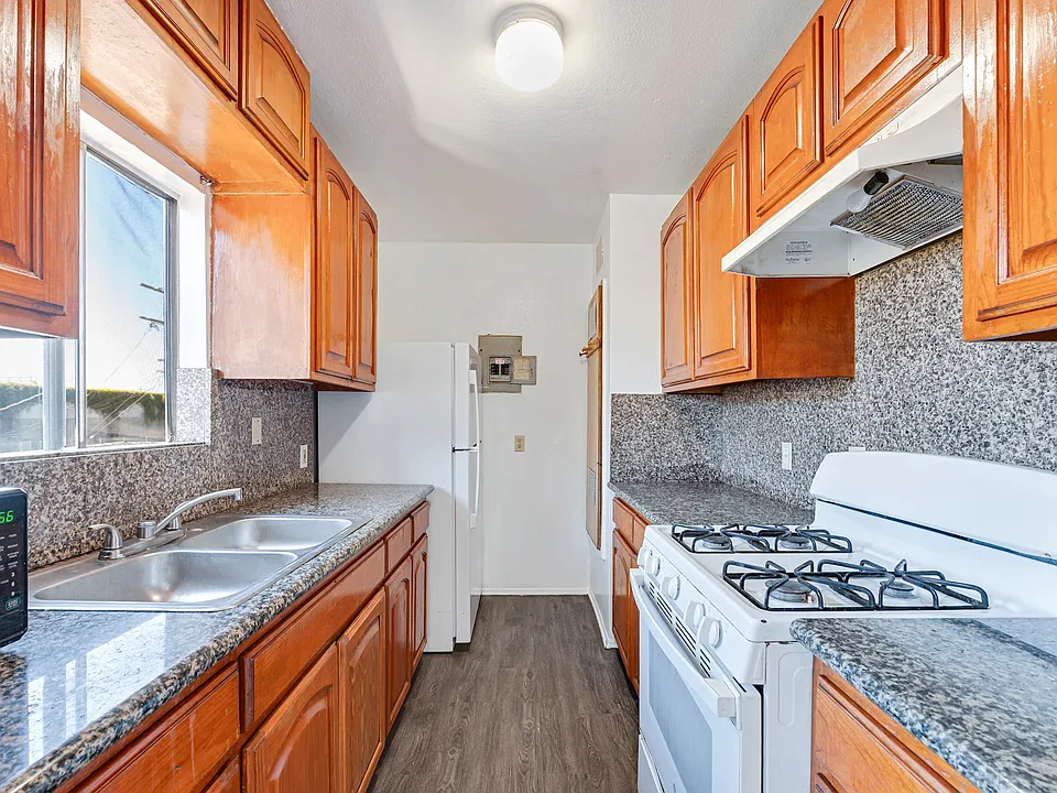 333 W 61st St #2