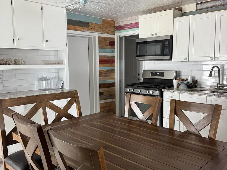 4281 Yorkshire Dr — Photo 18
