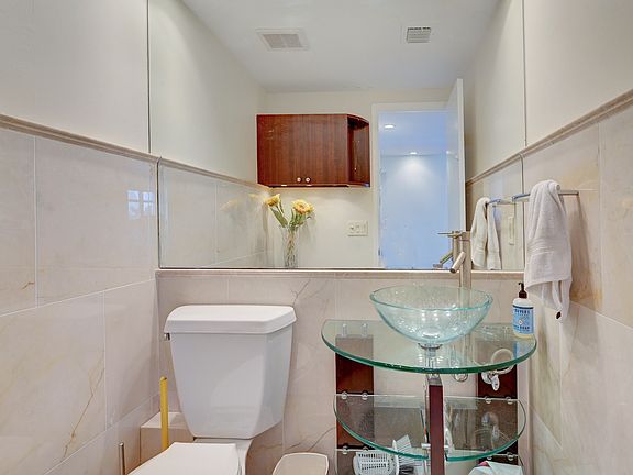5th image of 888 Intracoastal Dr