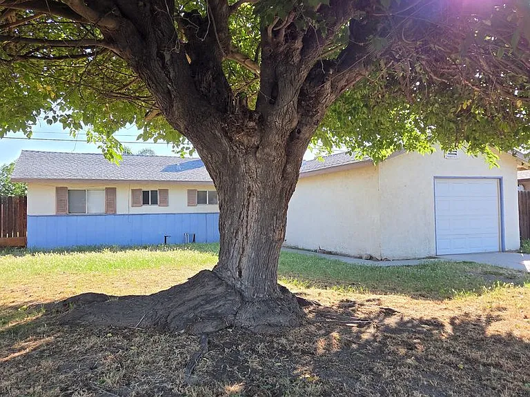 1514 Hayden Ave — Photo 1