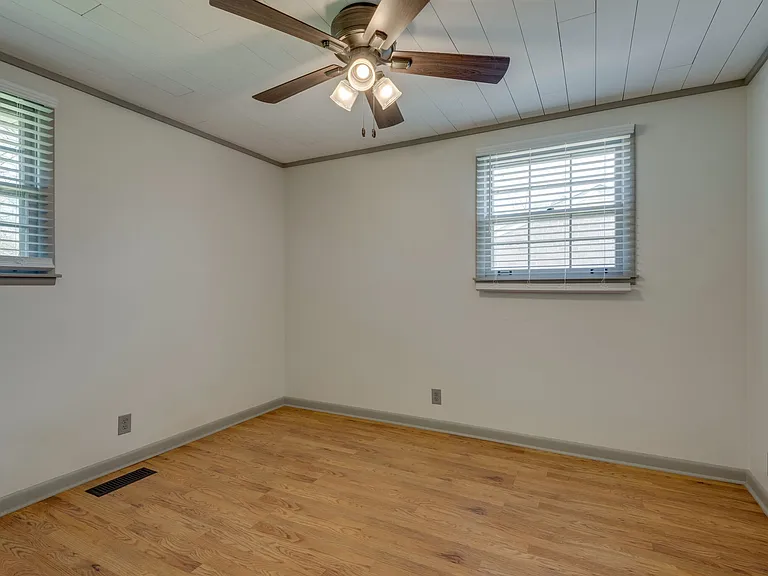 5413 Country Dr — Photo 20
