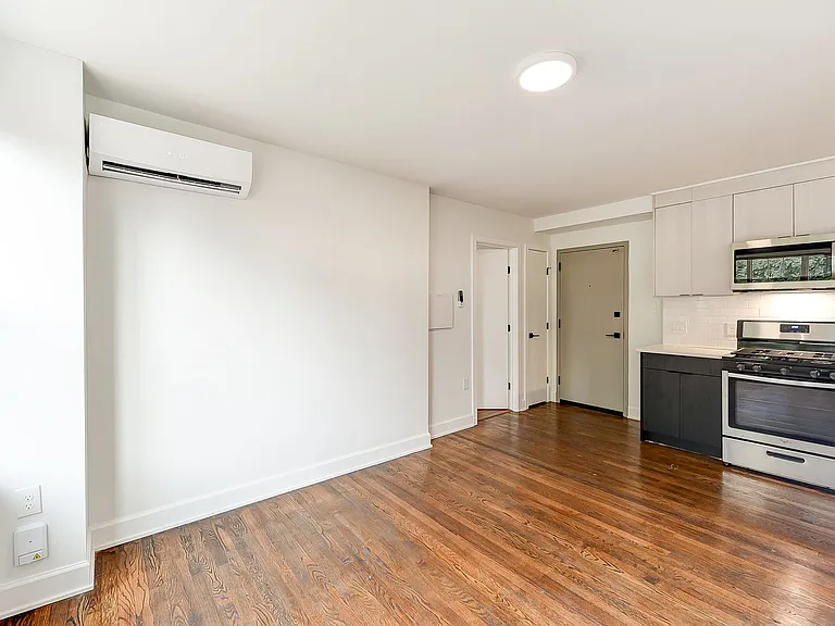 Elevated Northwest DC Living at The Pinnacle — Photo 41