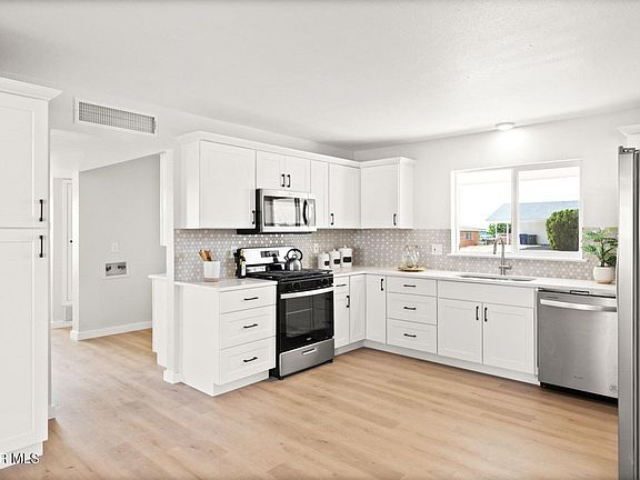 4th image of 204 Clairemont Dr