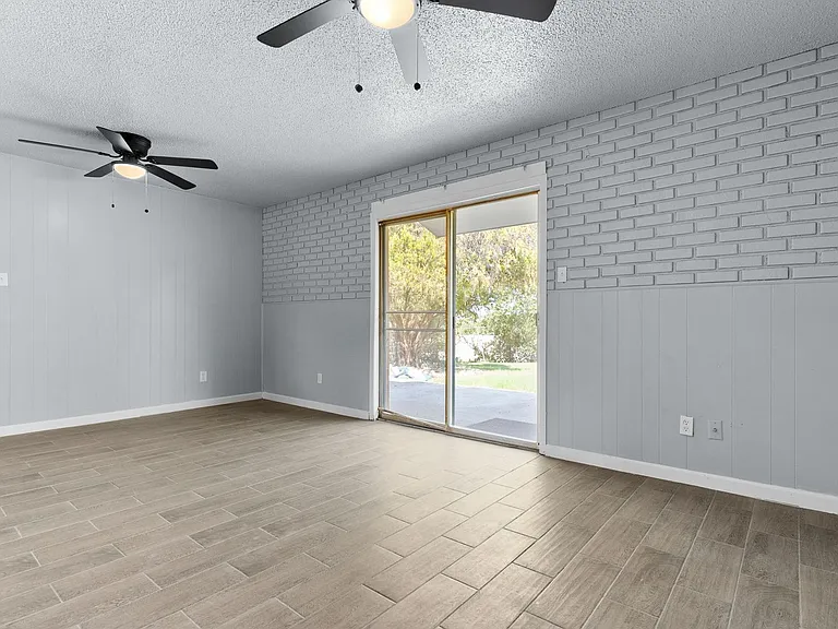 1405 Hillside St — Photo 2
