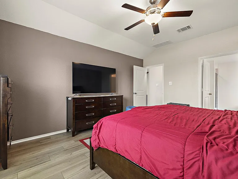 424 Sebring Cir — Photo 15