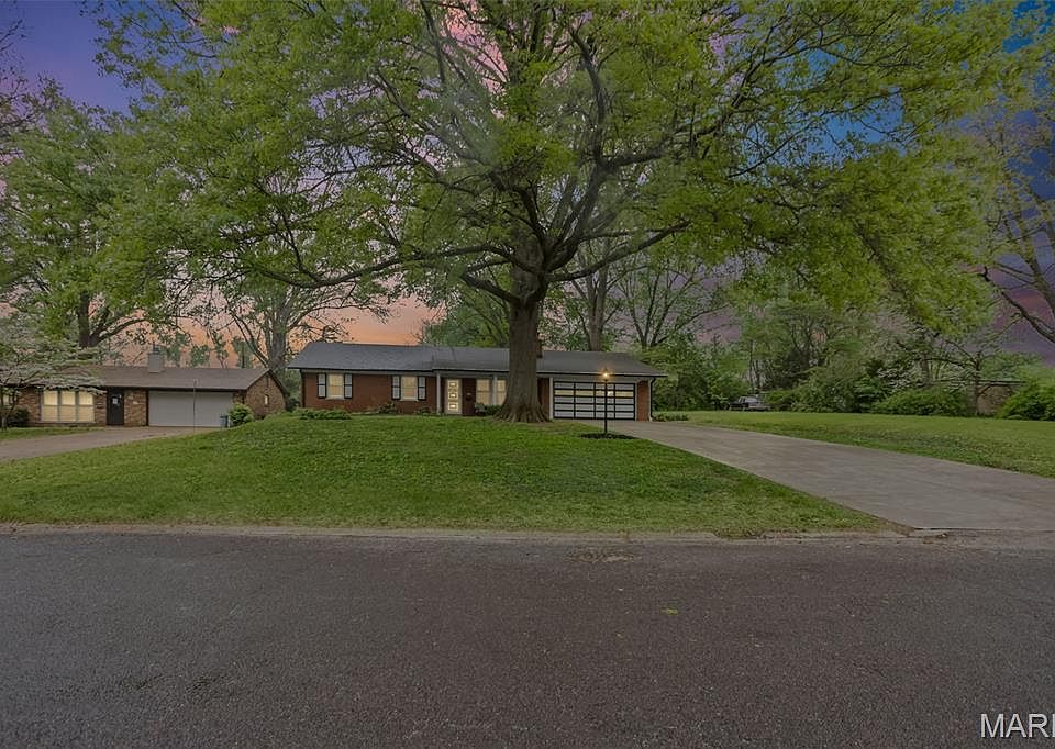 1st image of 9 Beth Ann Dr