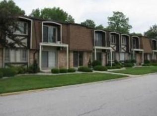 12720 Carriage Ln, Crestwood, IL 60445