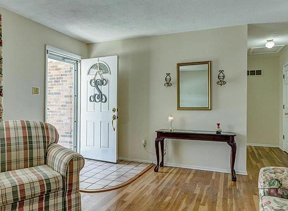 2nd image of 2653 Carousel Dr