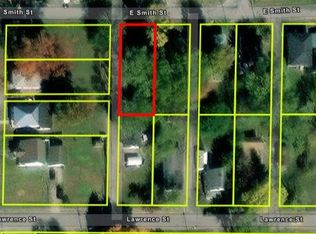 408 E Smith St, Benton, IL 62812