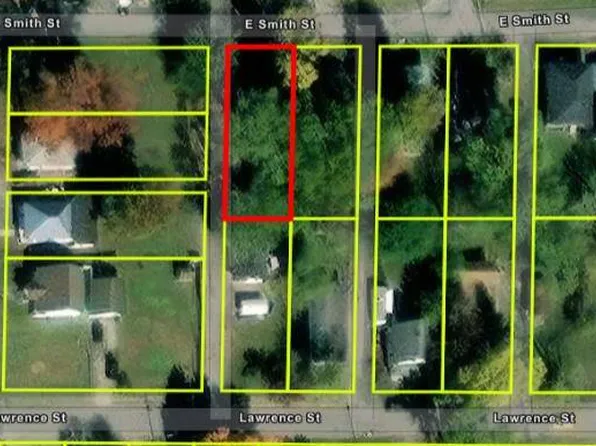 408 E Smith St, Benton, IL 62812