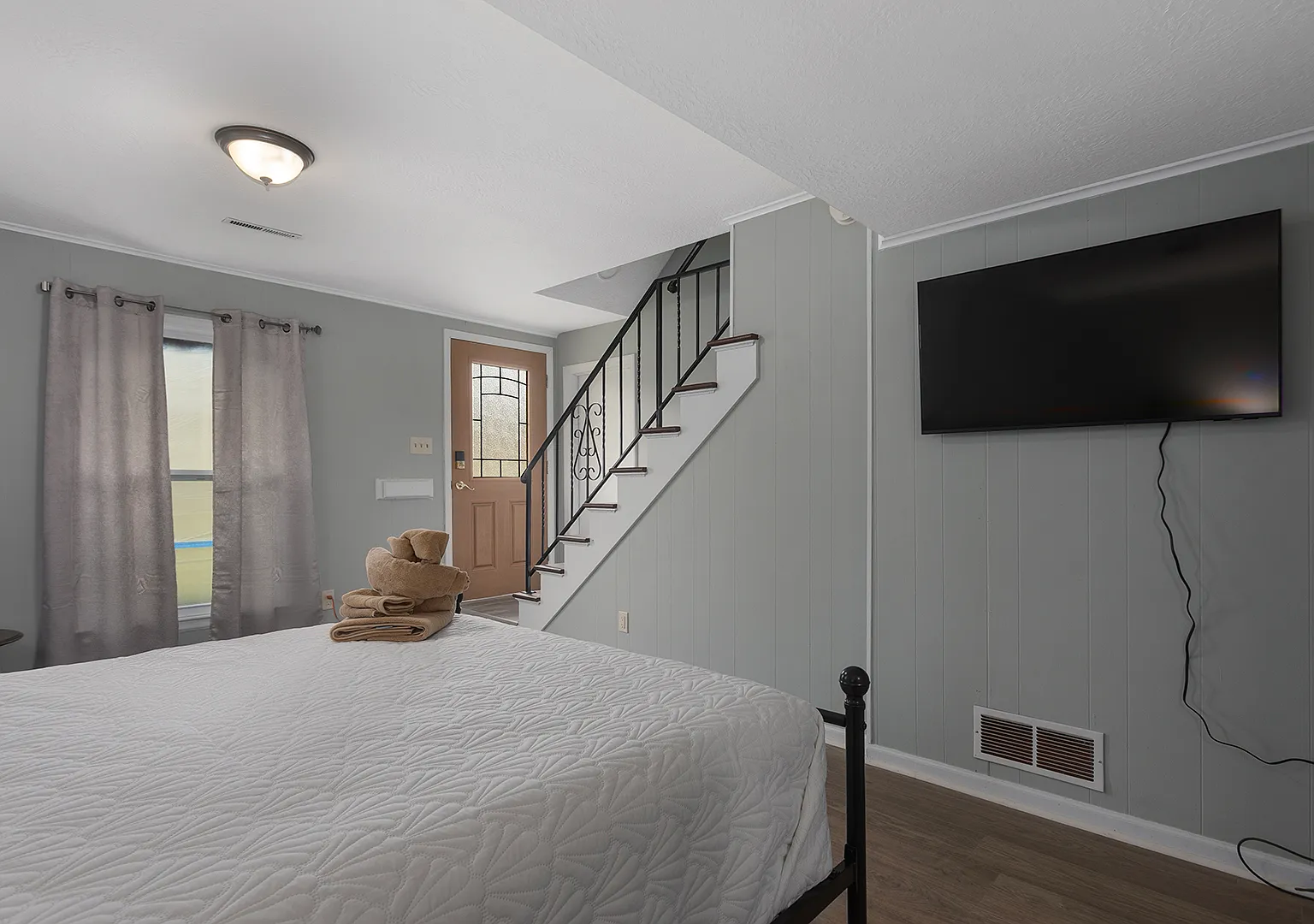 E 46th St S, Independence — Photo 1