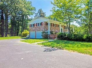 575 Peyton Dr, Hendersonville, NC 28739