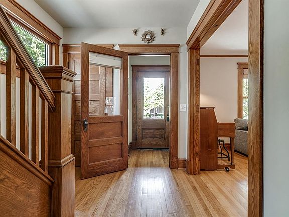4th image of 252 Crest Ave