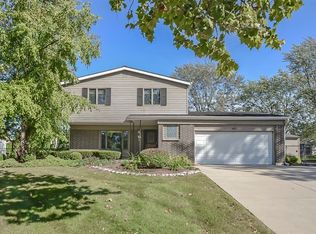 601 Hingham Ln, Schaumburg, IL 60193
