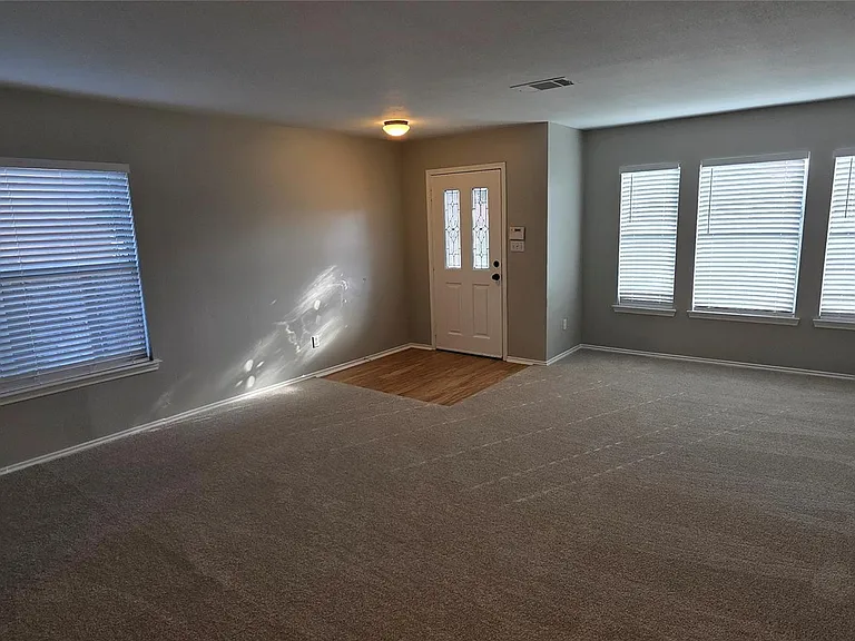 3037 Bradford Park Dr — Photo 3