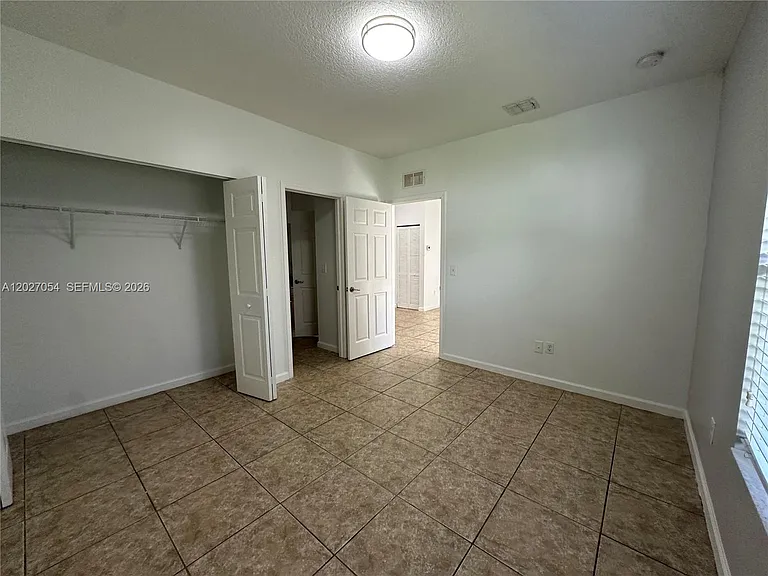 1035 NE 10th Ave #1 — Photo 22