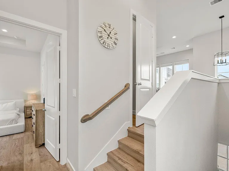 726 Carriage Knolls Dr — Photo 32