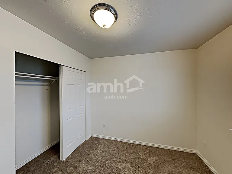 2558 S 75 E — Photo 14