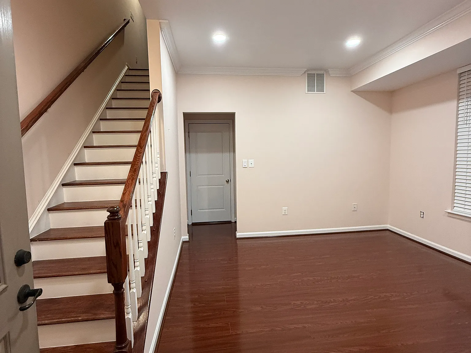 2 bed, 2.5 bath, 1592 sqft, $3,000 — Photo 4