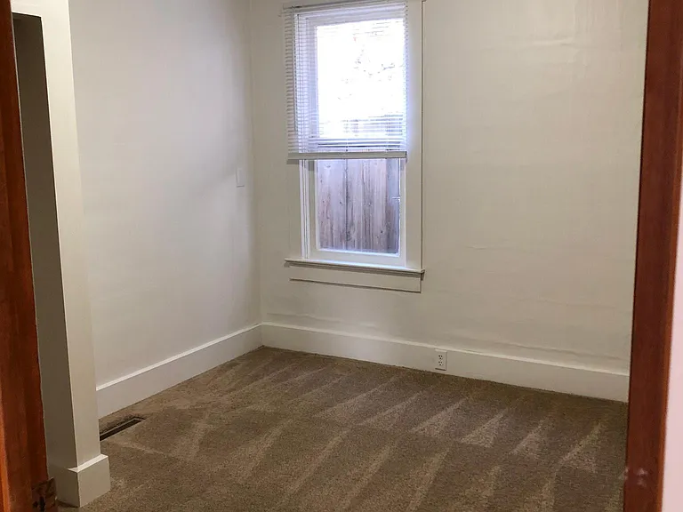 311 S Anderson St — Photo 8