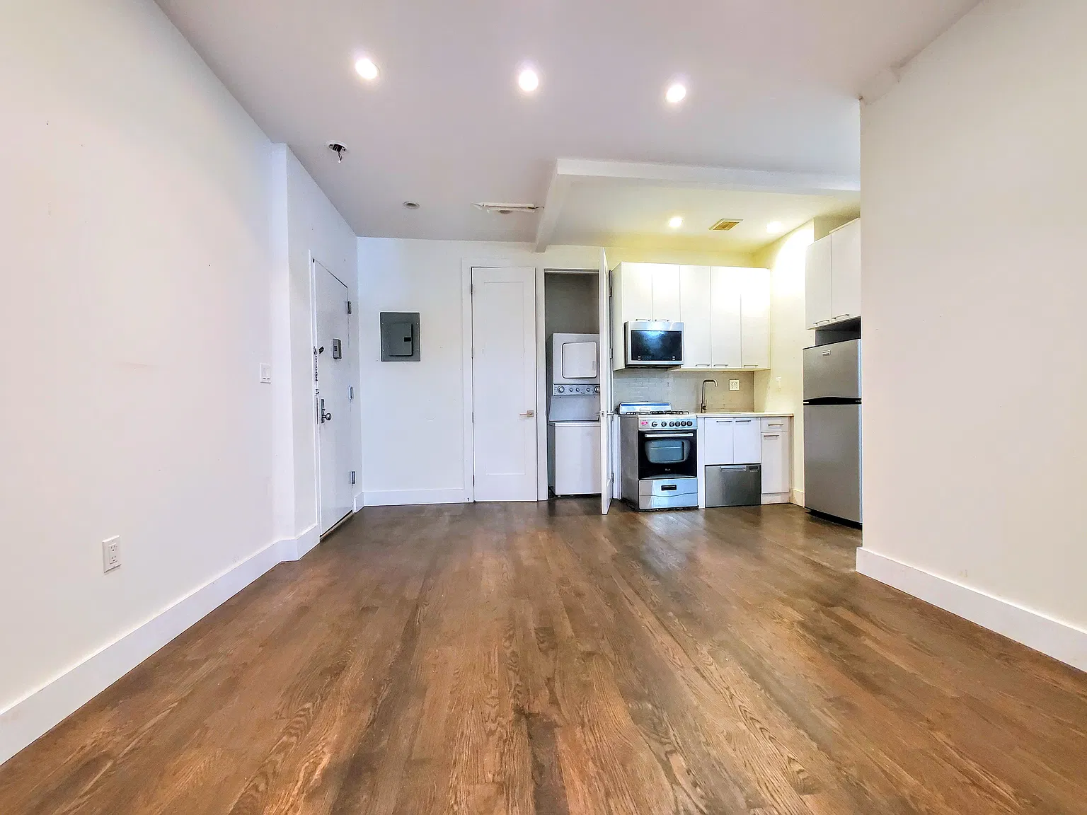 975 Washington Avenue — Photo 4