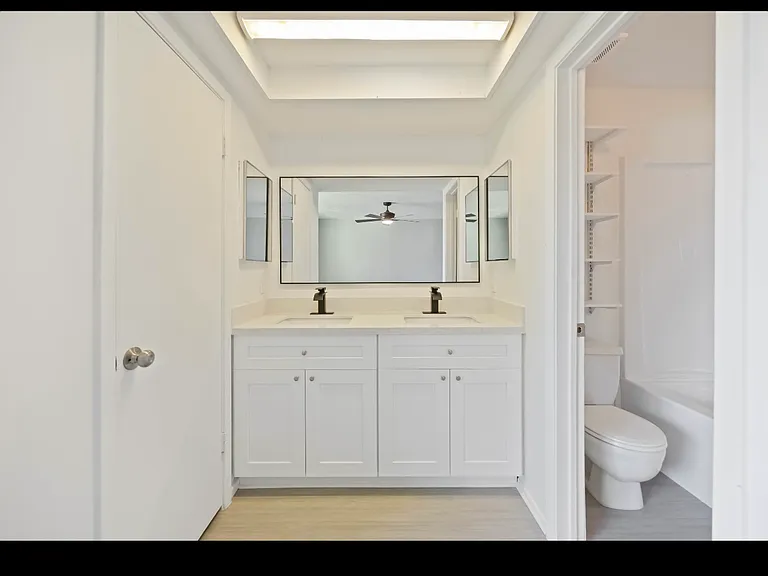 2302 Green Knoll Dr — Photo 15