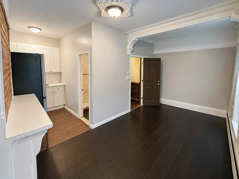 966 Greene Ave #3