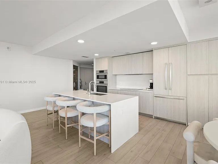 488 NE 18th St #715 — Photo 7
