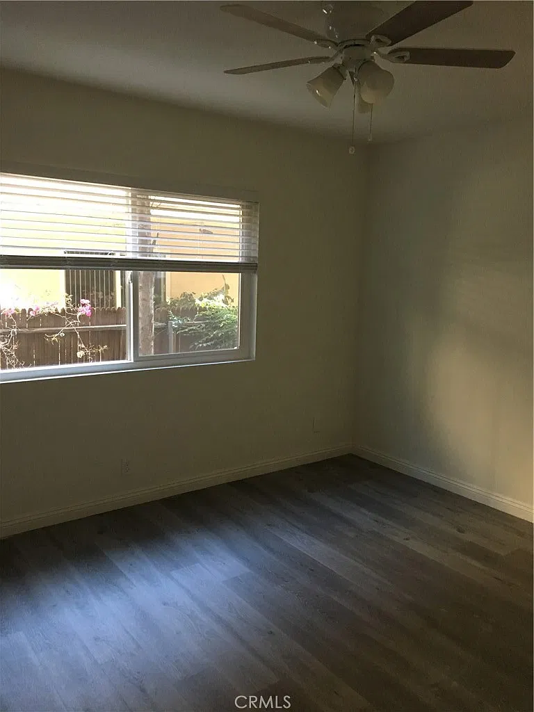 325 N Howard St — Photo 4