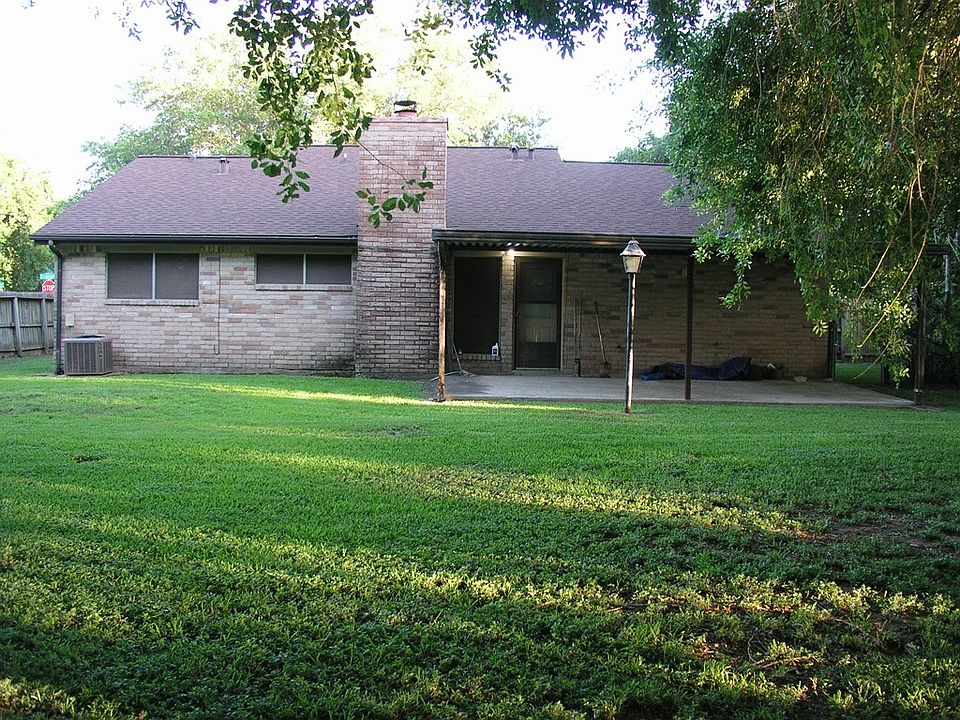 2nd image of 921 Crossing Rd