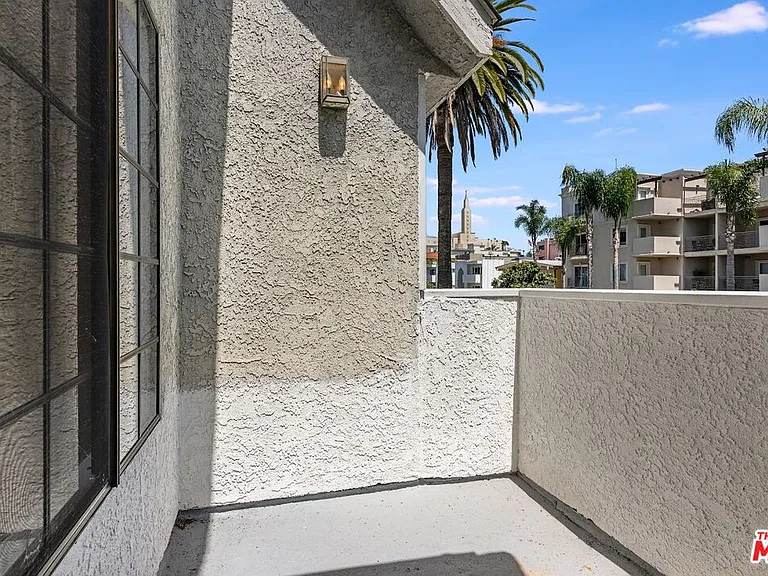 1931 Malcolm Ave #201 — Photo 7