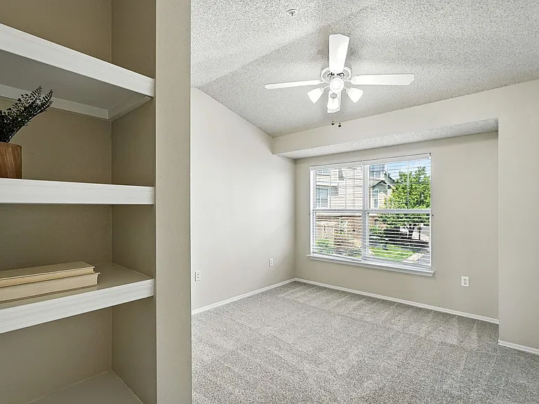 1876 Mallard Dr — Photo 11