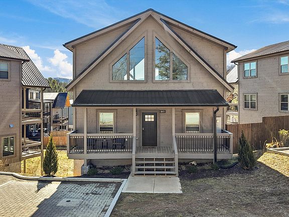 3rd image of 2872 Sequoia Rd