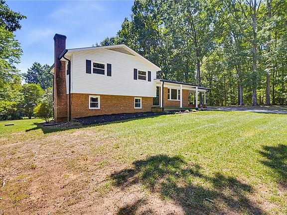 3rd image of 182 Regency Dr