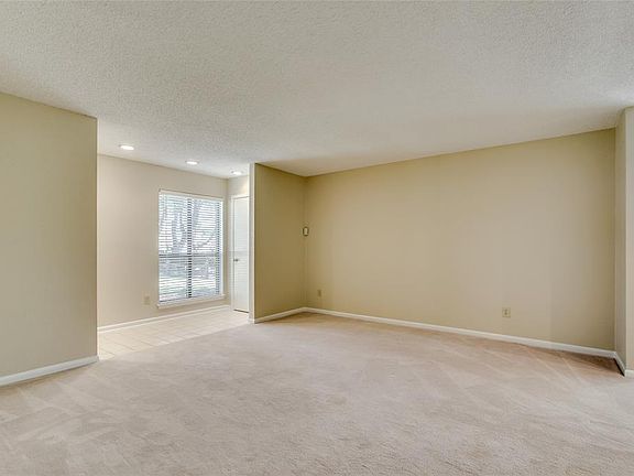 4th image of 812 Middle Cove Dr