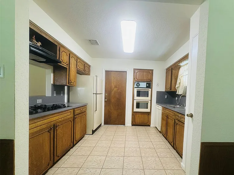 7622 Woodsman Trl — Photo 9