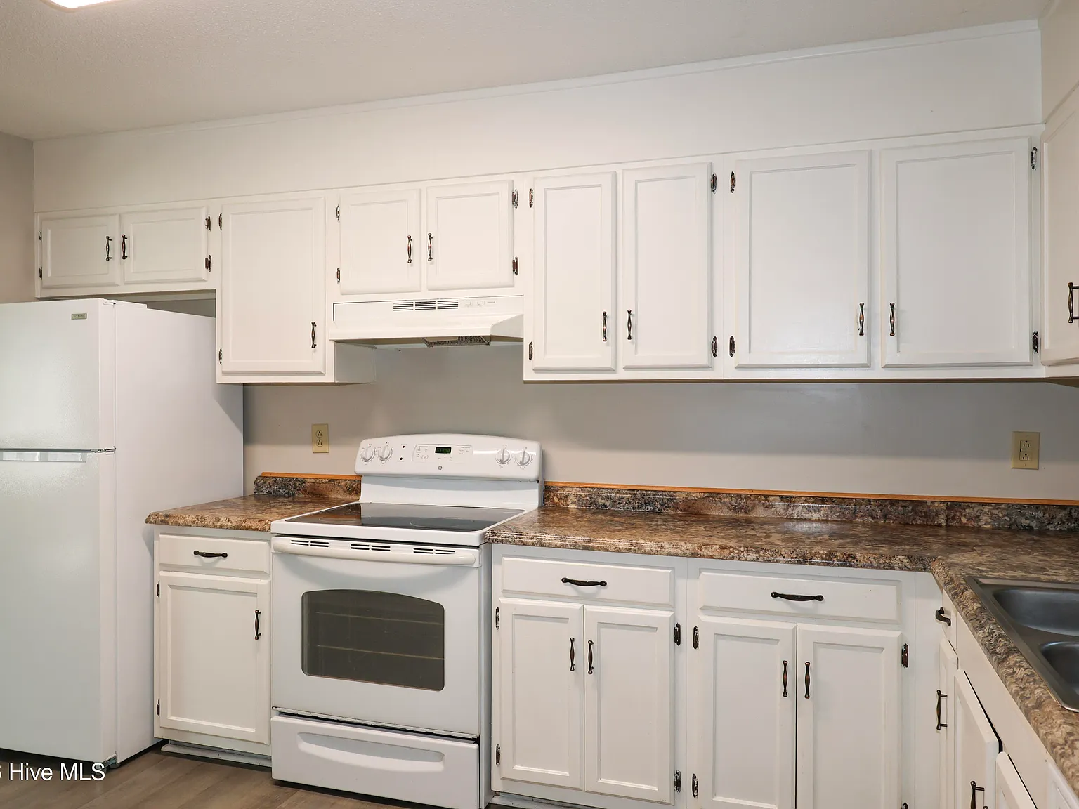 3 bed, 2.5 bath, 1166 sqft, $1,300 — Photo 3