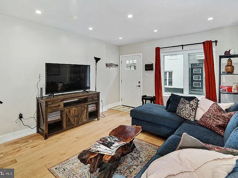 1407 S Ringgold St — Photo 9