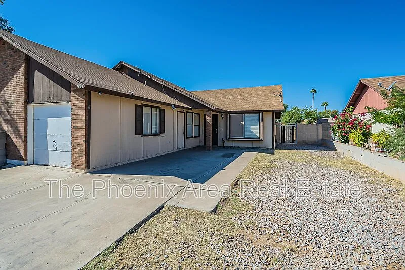 3 bed, 2.0 bath, 938 sqft, $1,450 — Photo 3