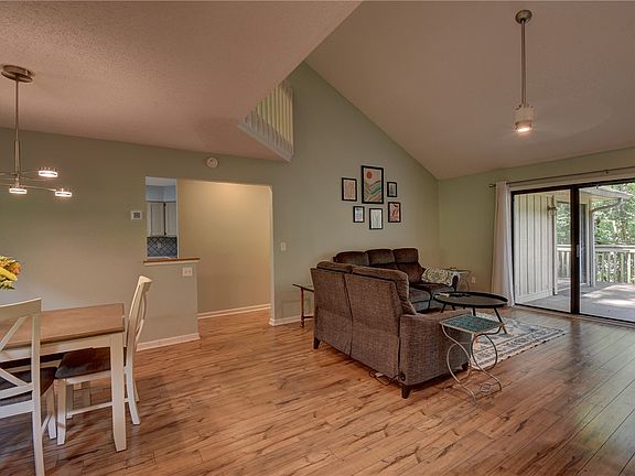 3rd image of 210 Harbor Cove Dr