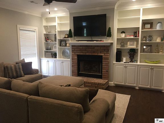 3rd image of 110 Pin Oak Dr