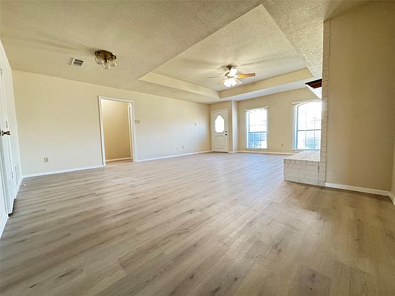 4th image of 528 Post Oak Ln