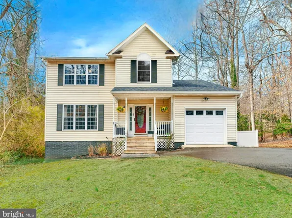 359 Clubhouse Dr, Lusby, MD 20657