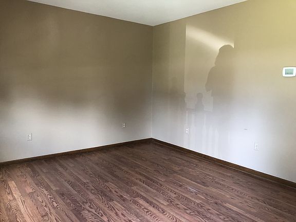 4th image of 304 Cottonwood Ln