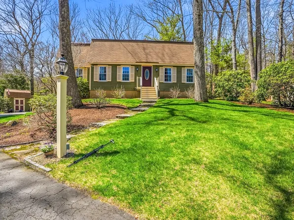38 Bay Colony Dr, Ashland, MA 01721