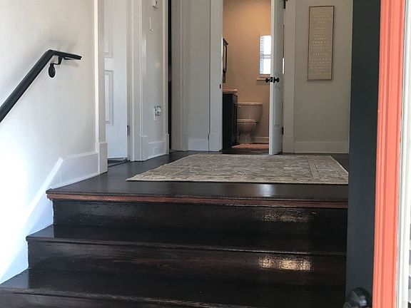 2nd image of 703 1/2 W Bay St APT 4