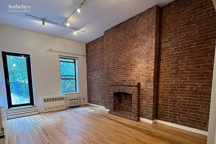 1st image of 24 W 68th St #6