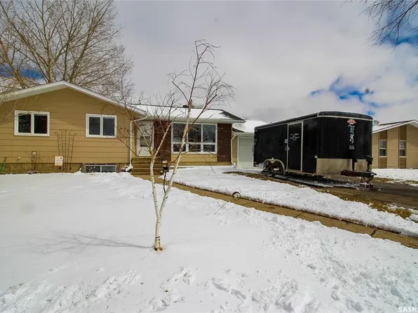 612 9th STREET W, Shaunavon, SK S0N 2M0
