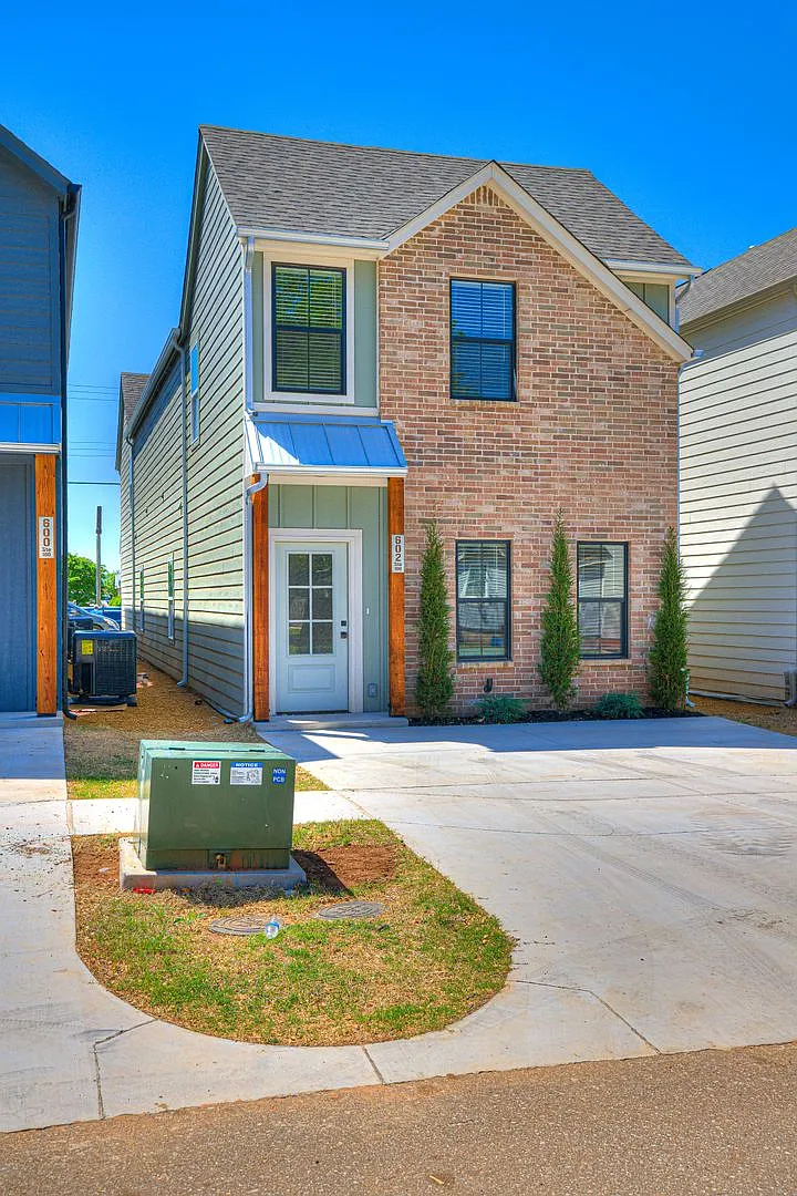 Brand New Duplexes Downtown Edmond — Photo 1